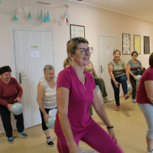 Ćwiczenia ruchowe z instruktorem fitness