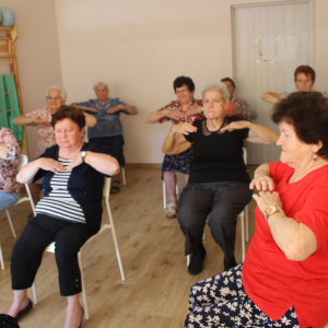 Ćwiczenia ruchowe z instruktorem fitness