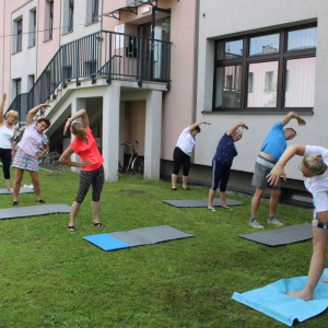 Ćwiczenia ruchowe z instruktorem fitness