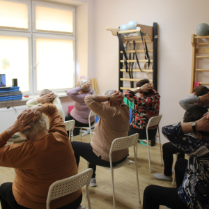 Ćwiczenia ruchowe z instruktorem fitness