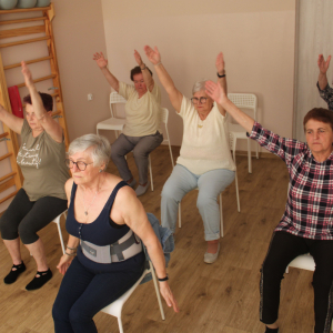 Ćwiczenia ruchowe z instruktorem fitness