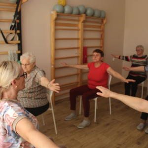 Ćwiczenia ruchowe z instruktorem fitness